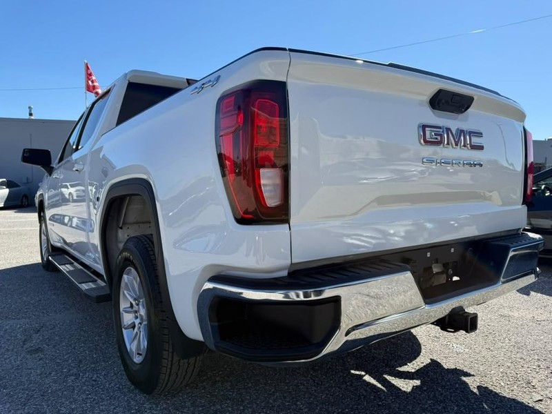 GMC Sierra 1500 Vehicle Full-screen Gallery Image 12