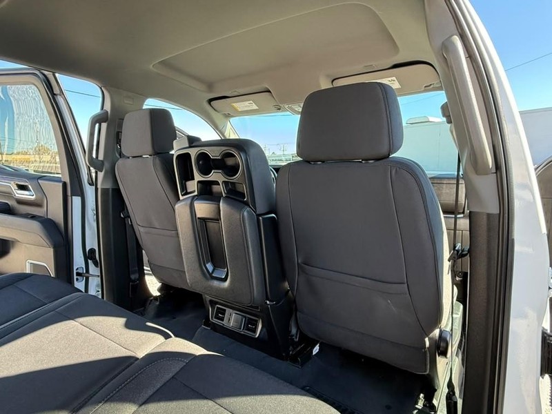 GMC Sierra 1500 Vehicle Full-screen Gallery Image 13