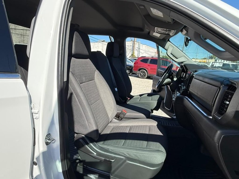 GMC Sierra 1500 Vehicle Full-screen Gallery Image 14