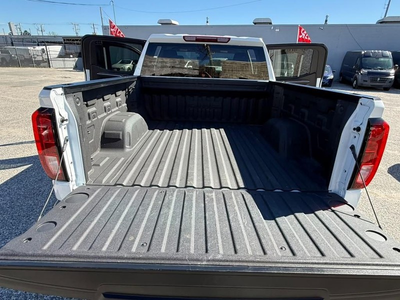 GMC Sierra 1500 Vehicle Full-screen Gallery Image 15