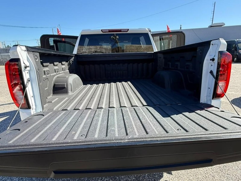 GMC Sierra 1500 Vehicle Full-screen Gallery Image 16