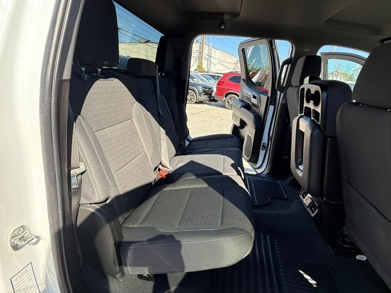 GMC Sierra 1500 Vehicle Full-screen Gallery Image 18