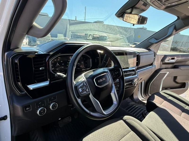 GMC Sierra 1500 Vehicle Full-screen Gallery Image 19