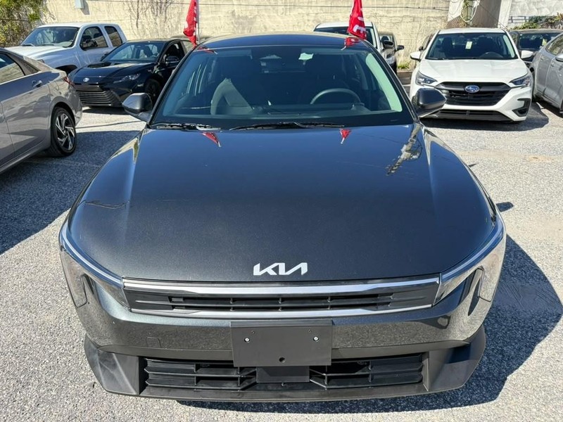 Kia K4 Vehicle Full-screen Gallery Image 3