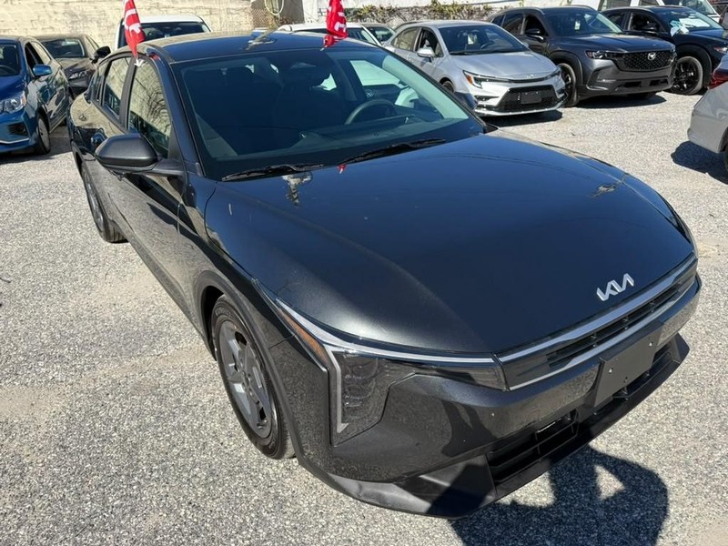 Kia K4 Vehicle Full-screen Gallery Image 5