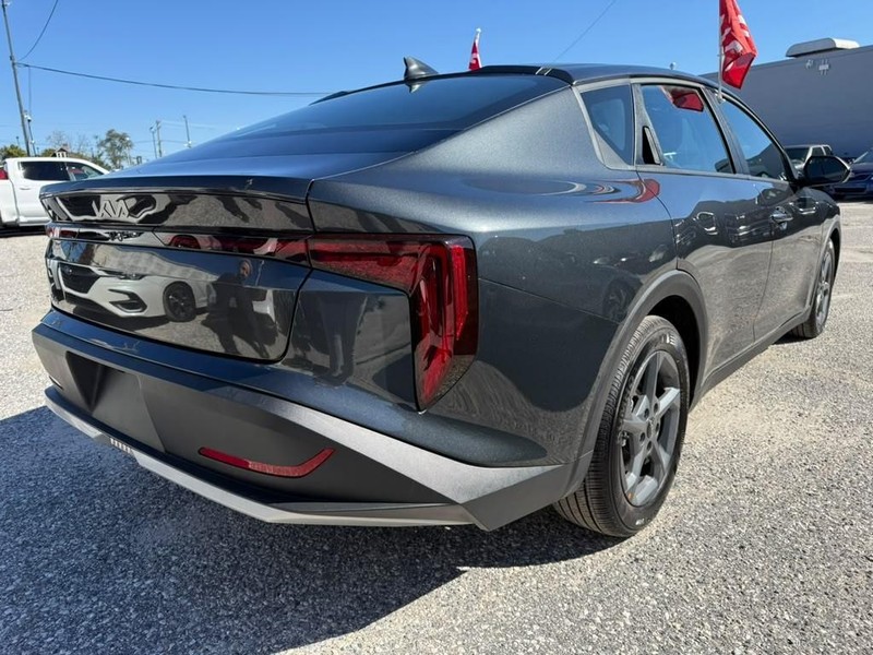 Kia K4 Vehicle Full-screen Gallery Image 7