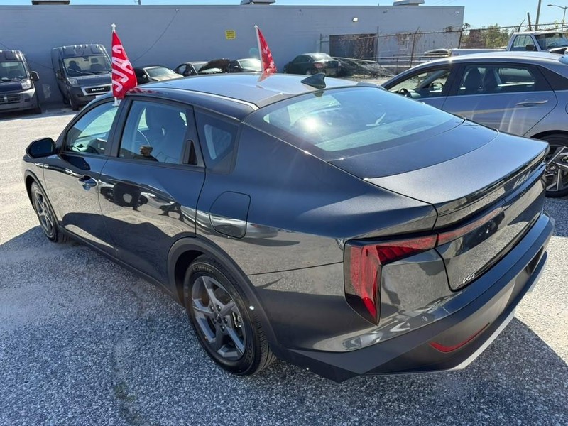 Kia K4 Vehicle Full-screen Gallery Image 9