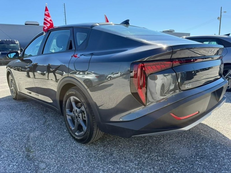 Kia K4 Vehicle Full-screen Gallery Image 10
