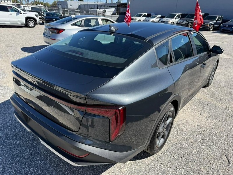 Kia K4 Vehicle Full-screen Gallery Image 12