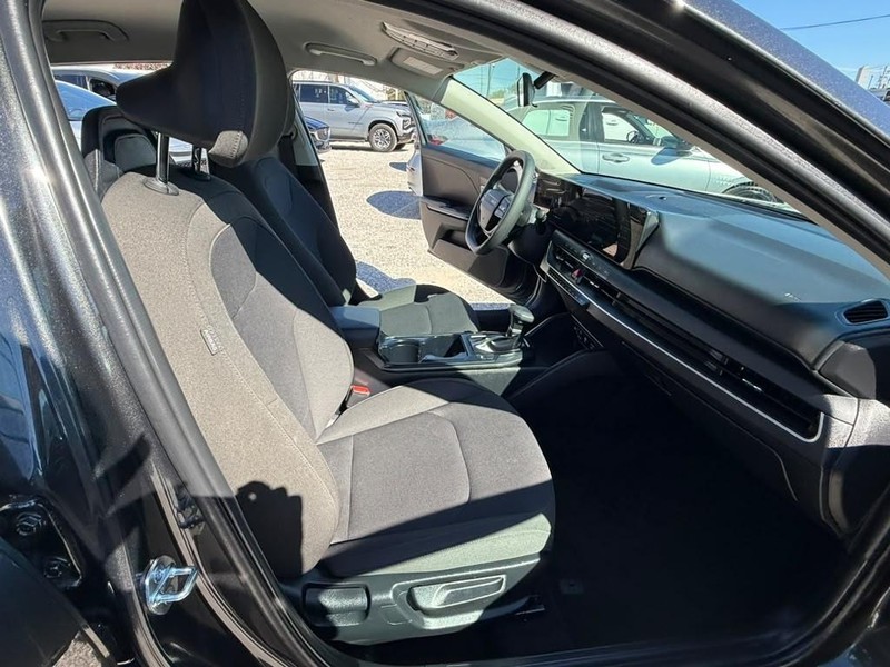Kia K4 Vehicle Full-screen Gallery Image 17