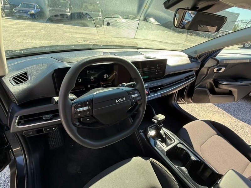 Kia K4 Vehicle Full-screen Gallery Image 21