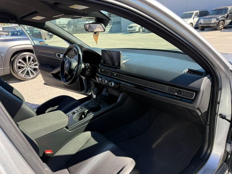 Honda Civic Sedan Vehicle Full-screen Gallery Image 13