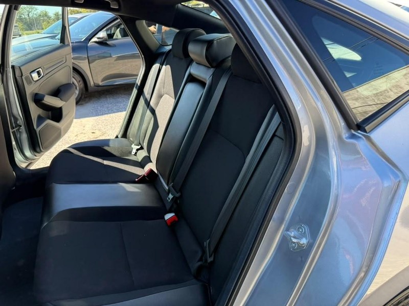 Honda Civic Sedan Vehicle Full-screen Gallery Image 18