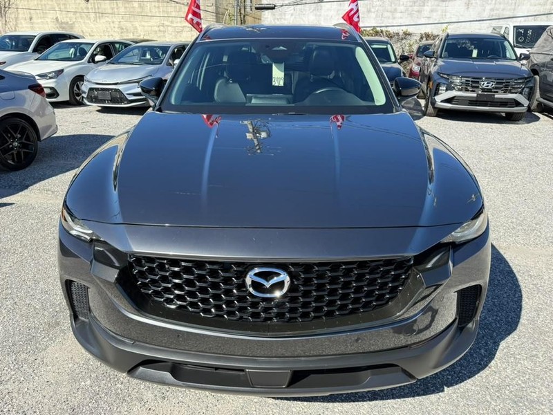 Mazda CX-50 Vehicle Full-screen Gallery Image 3