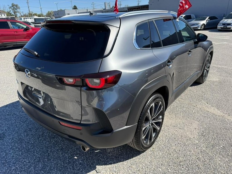 Mazda CX-50 Vehicle Full-screen Gallery Image 7