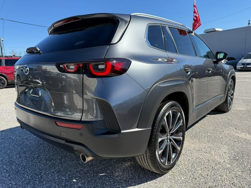 Mazda CX-50 Vehicle Full-screen Gallery Image 8