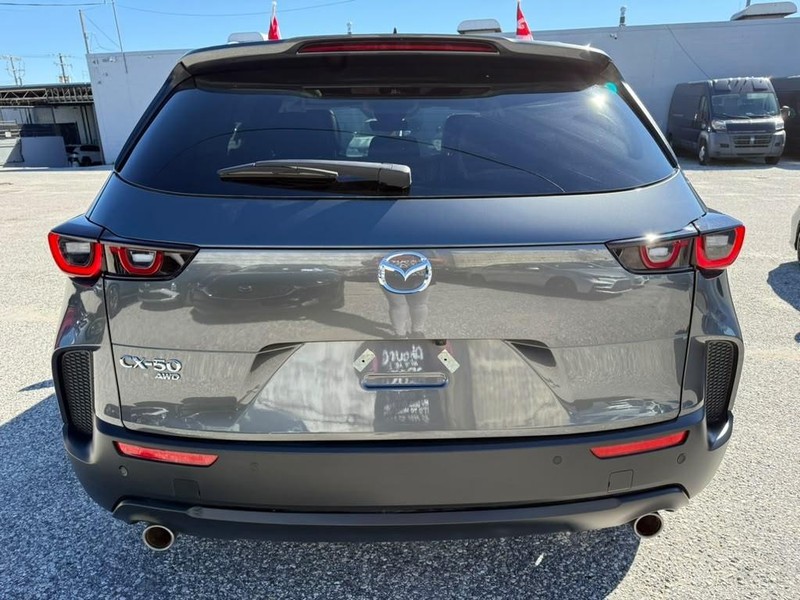 Mazda CX-50 Vehicle Full-screen Gallery Image 9