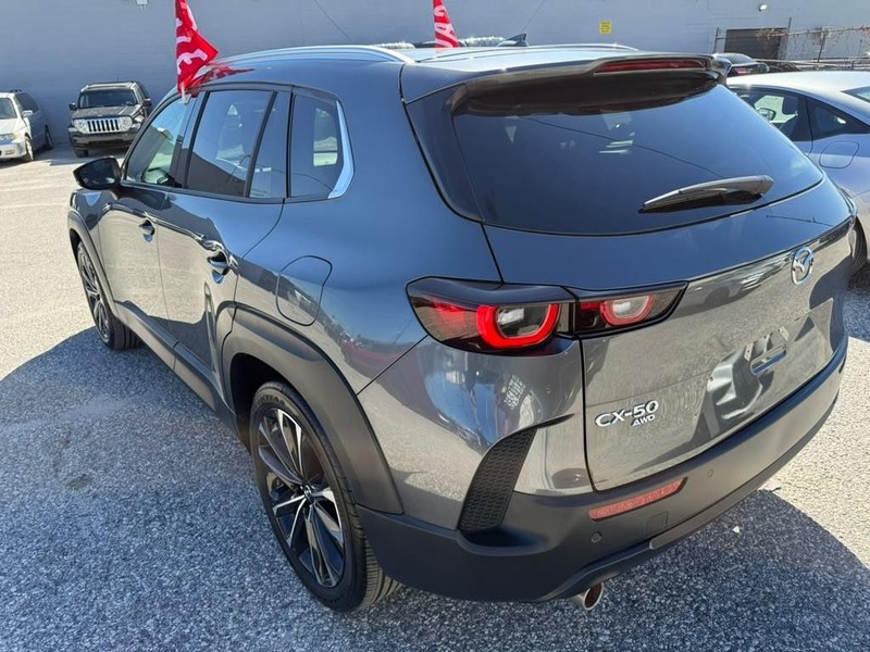 Mazda CX-50 Vehicle Full-screen Gallery Image 10