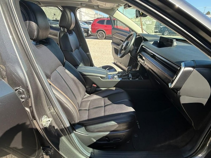 Mazda CX-50 Vehicle Full-screen Gallery Image 13