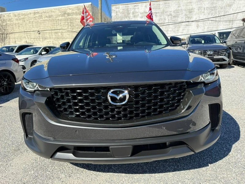 Mazda CX-50 Vehicle Full-screen Gallery Image 16