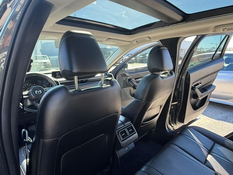 Mazda CX-50 Vehicle Full-screen Gallery Image 18