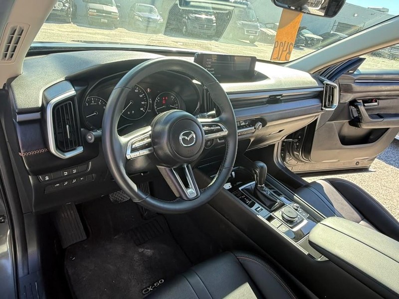Mazda CX-50 Vehicle Full-screen Gallery Image 20