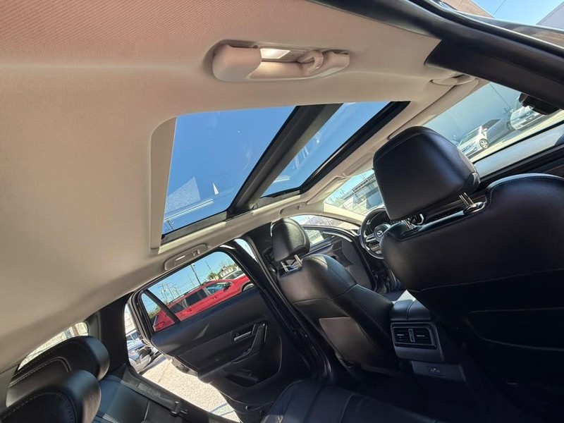 Mazda CX-50 Vehicle Full-screen Gallery Image 21