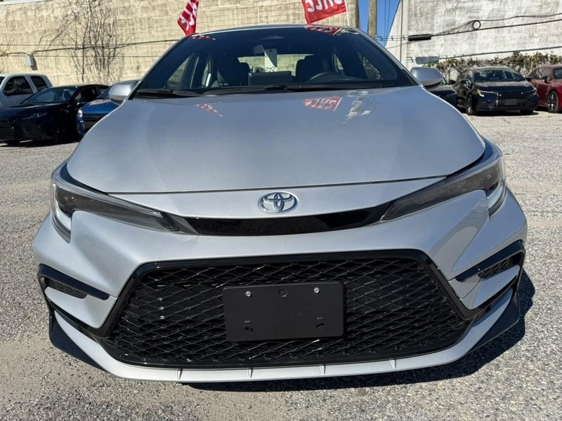 Toyota Corolla Vehicle Full-screen Gallery Image 3