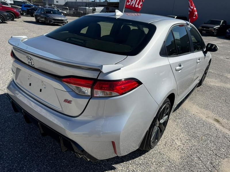 Toyota Corolla Vehicle Full-screen Gallery Image 6