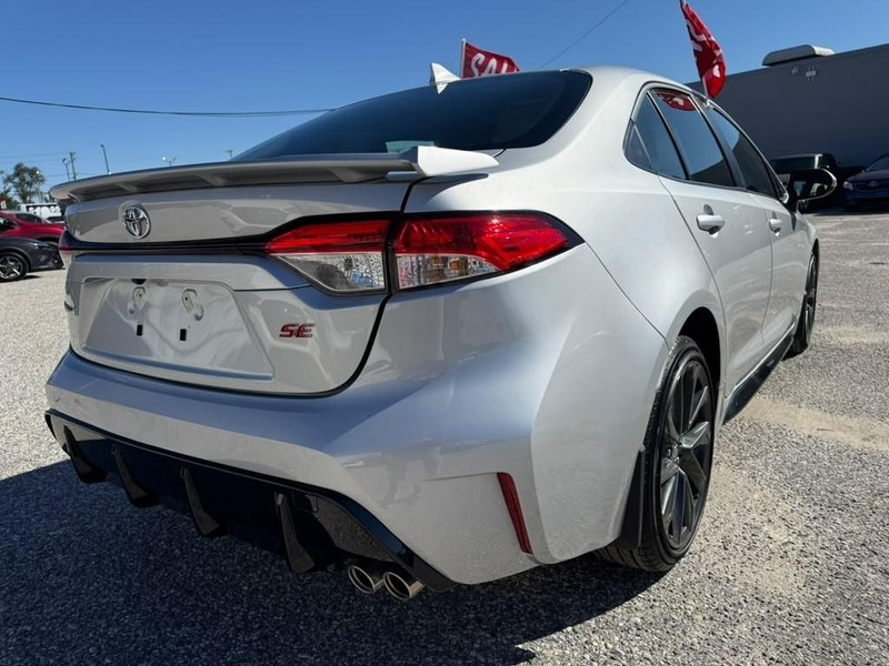 Toyota Corolla Vehicle Full-screen Gallery Image 7