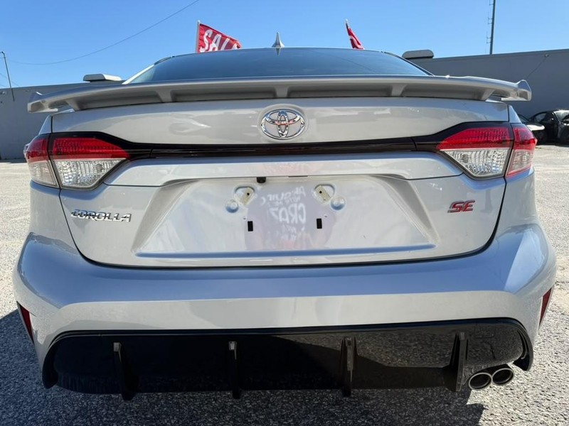 Toyota Corolla Vehicle Full-screen Gallery Image 8