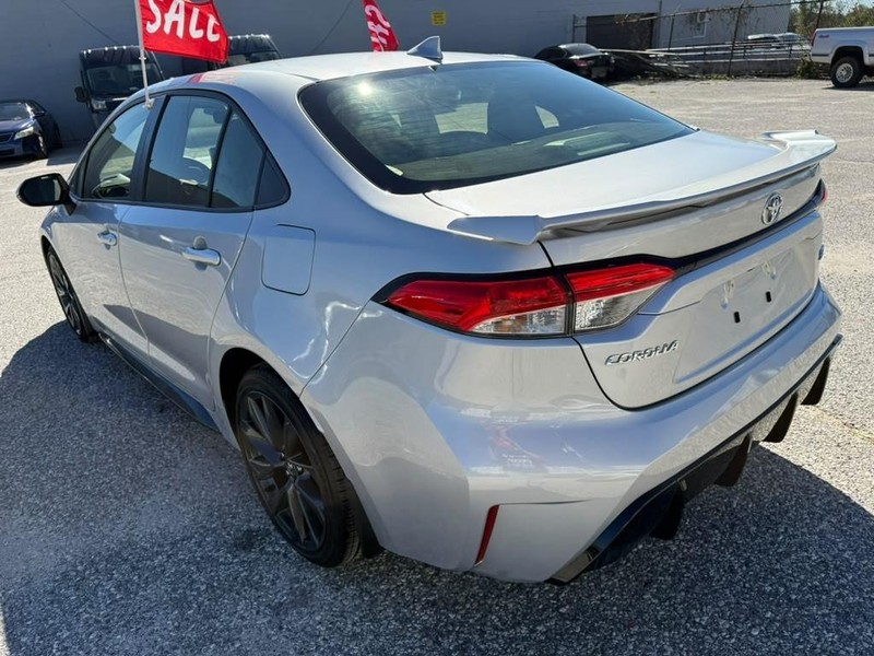 Toyota Corolla Vehicle Full-screen Gallery Image 9
