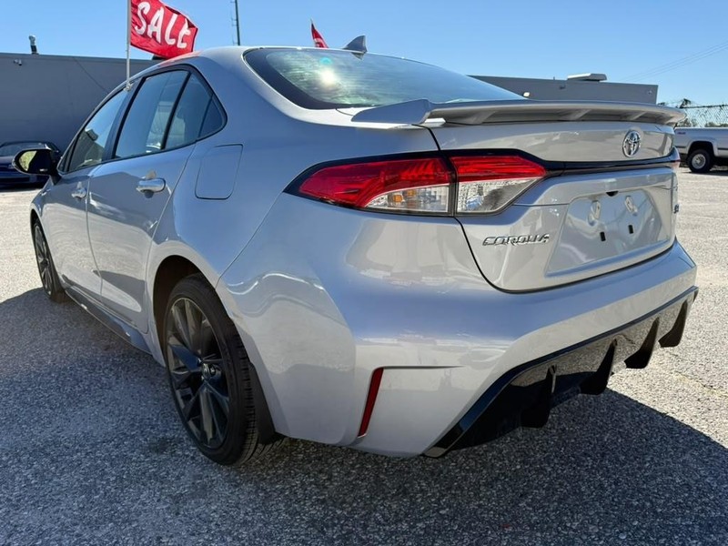 Toyota Corolla Vehicle Full-screen Gallery Image 10