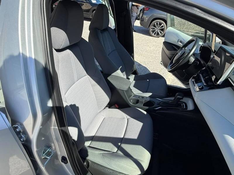 Toyota Corolla Vehicle Full-screen Gallery Image 12