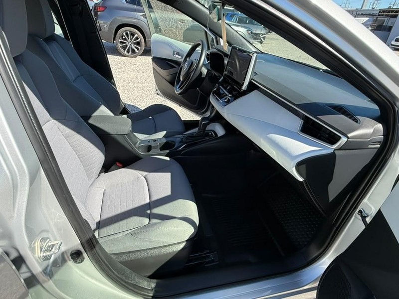 Toyota Corolla Vehicle Full-screen Gallery Image 13