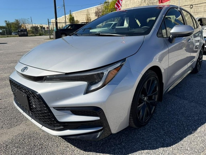 Toyota Corolla Vehicle Full-screen Gallery Image 14