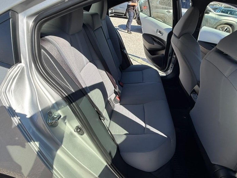 Toyota Corolla Vehicle Full-screen Gallery Image 15