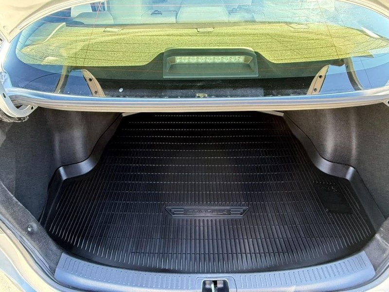 Toyota Corolla Vehicle Full-screen Gallery Image 16
