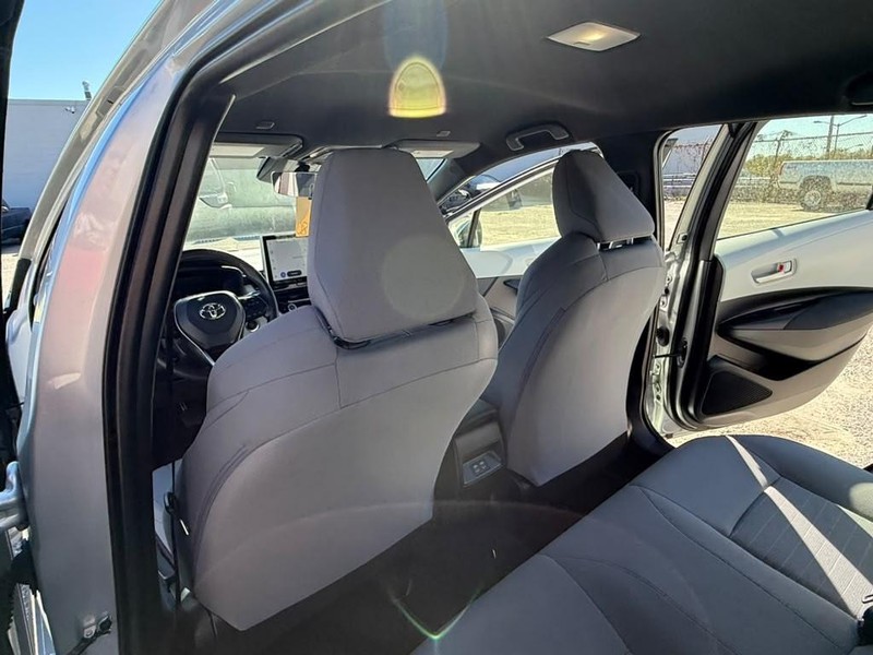 Toyota Corolla Vehicle Full-screen Gallery Image 18
