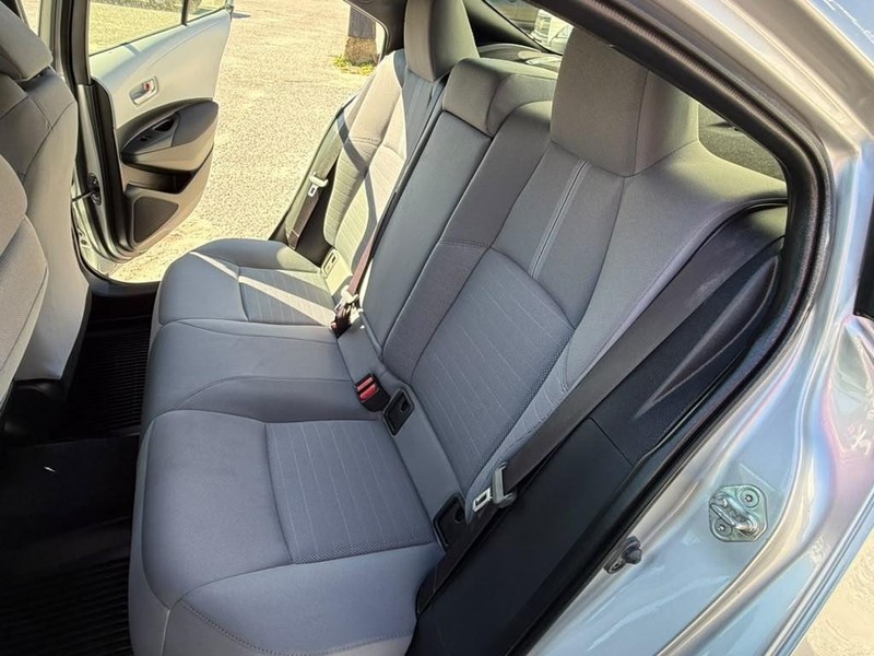 Toyota Corolla Vehicle Full-screen Gallery Image 19