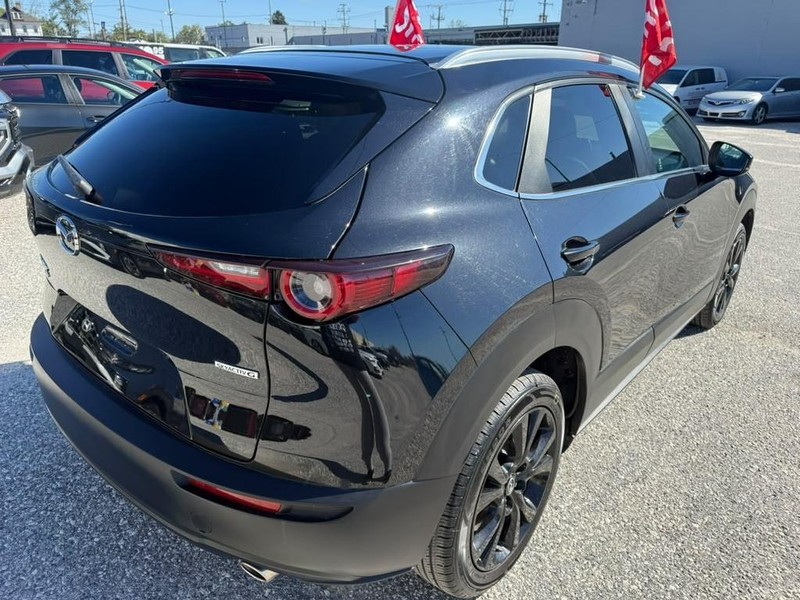 Mazda CX-30 Vehicle Full-screen Gallery Image 6