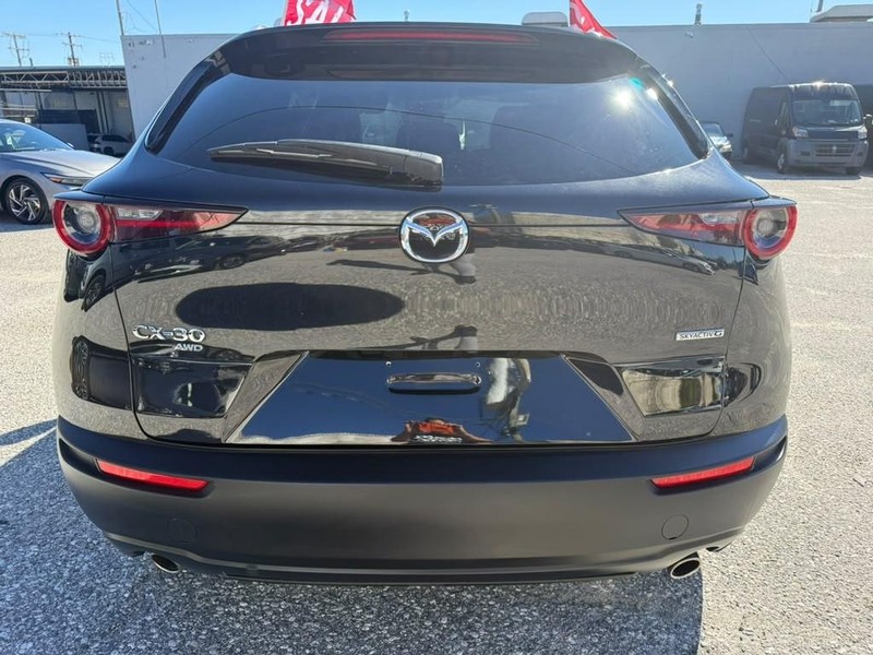 Mazda CX-30 Vehicle Full-screen Gallery Image 8