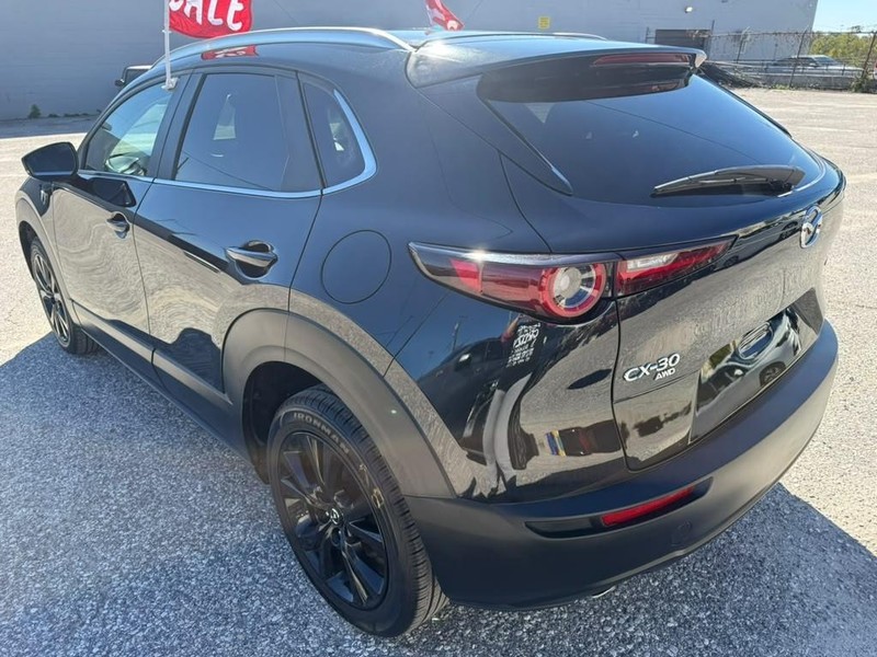 Mazda CX-30 Vehicle Full-screen Gallery Image 9