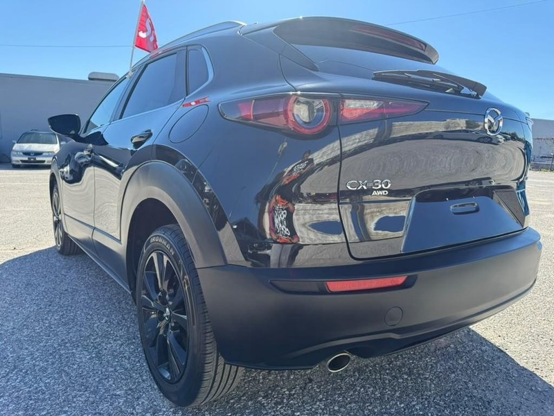 Mazda CX-30 Vehicle Full-screen Gallery Image 10
