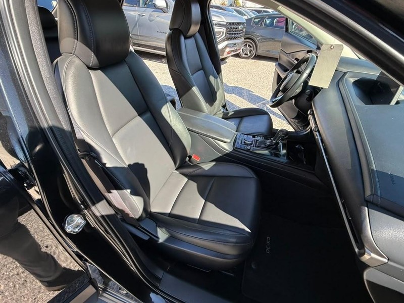 Mazda CX-30 Vehicle Full-screen Gallery Image 12