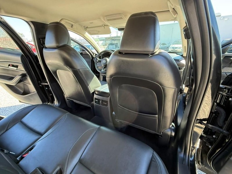 Mazda CX-30 Vehicle Full-screen Gallery Image 14