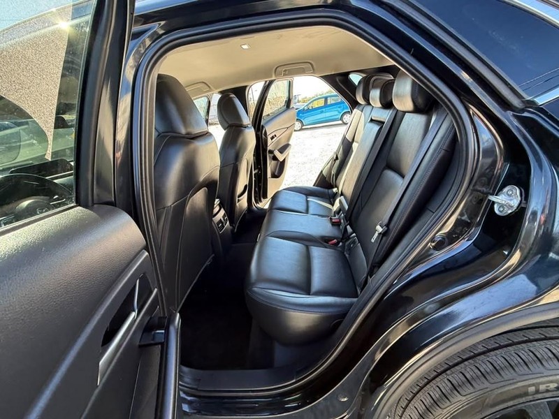 Mazda CX-30 Vehicle Full-screen Gallery Image 19