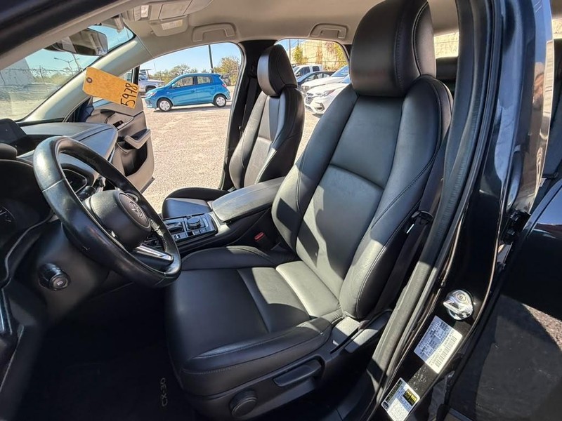 Mazda CX-30 Vehicle Full-screen Gallery Image 21