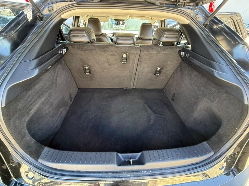 Mazda CX-30 Vehicle Full-screen Gallery Image 22
