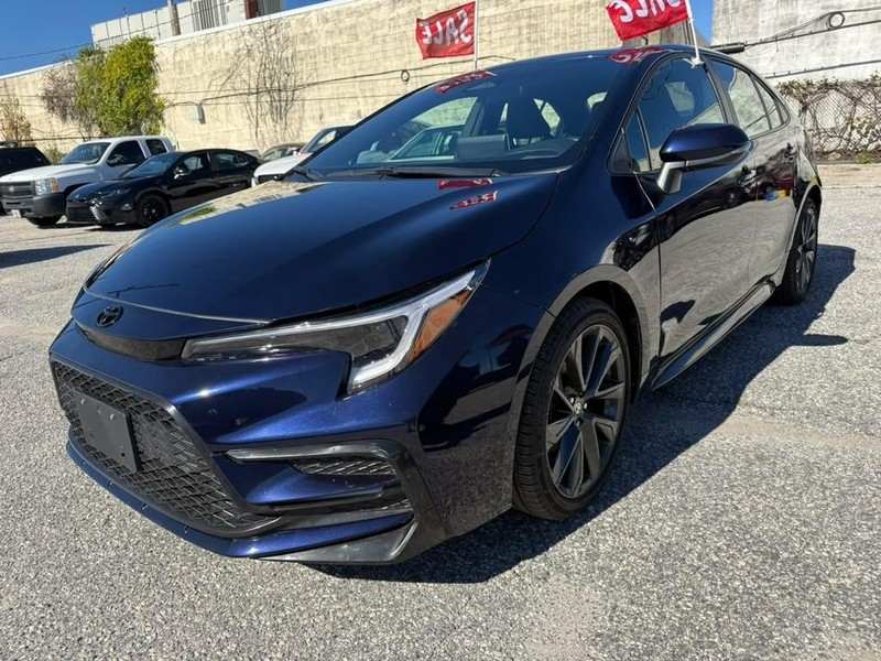 Toyota Corolla Vehicle Full-screen Gallery Image 2
